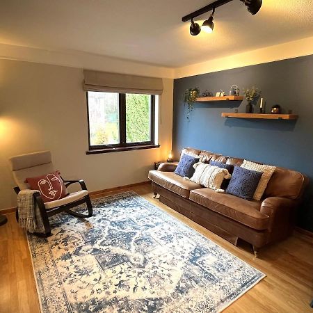 Comfortable, Modern Apartment With Parking. Inverness. Buitenkant foto