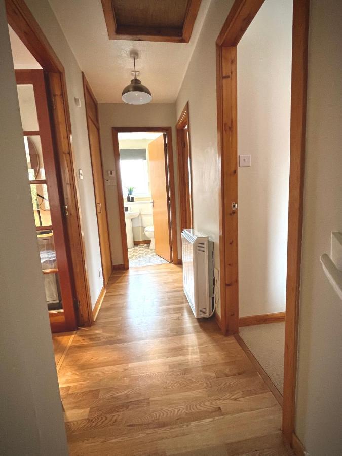 Comfortable, Modern Apartment With Parking. Inverness. Buitenkant foto