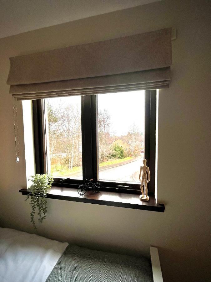 Comfortable, Modern Apartment With Parking. Inverness. Buitenkant foto