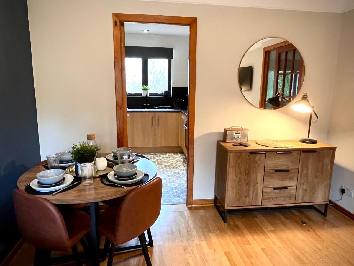 Comfortable, Modern Apartment With Parking. Inverness. Buitenkant foto