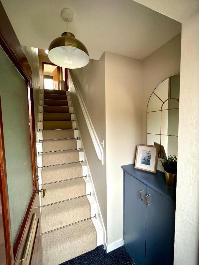 Comfortable, Modern Apartment With Parking. Inverness. Buitenkant foto