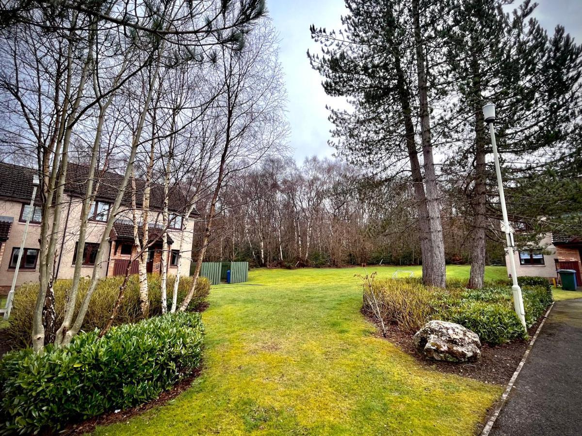 Comfortable, Modern Apartment With Parking. Inverness. Buitenkant foto